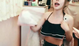 女主播 穿内衣直播,揭秘网络直播界的时尚新潮流